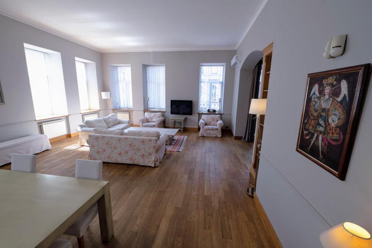 Great 144 Sq.M. Apartment In The Center Of เคียฟ ภายนอก รูปภาพ