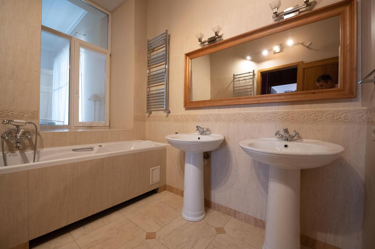 Great 144 Sq.M. Apartment In The Center Of เคียฟ ภายนอก รูปภาพ