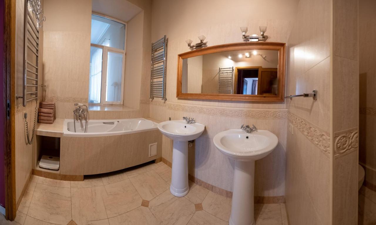 Great 144 Sq.M. Apartment In The Center Of เคียฟ ภายนอก รูปภาพ